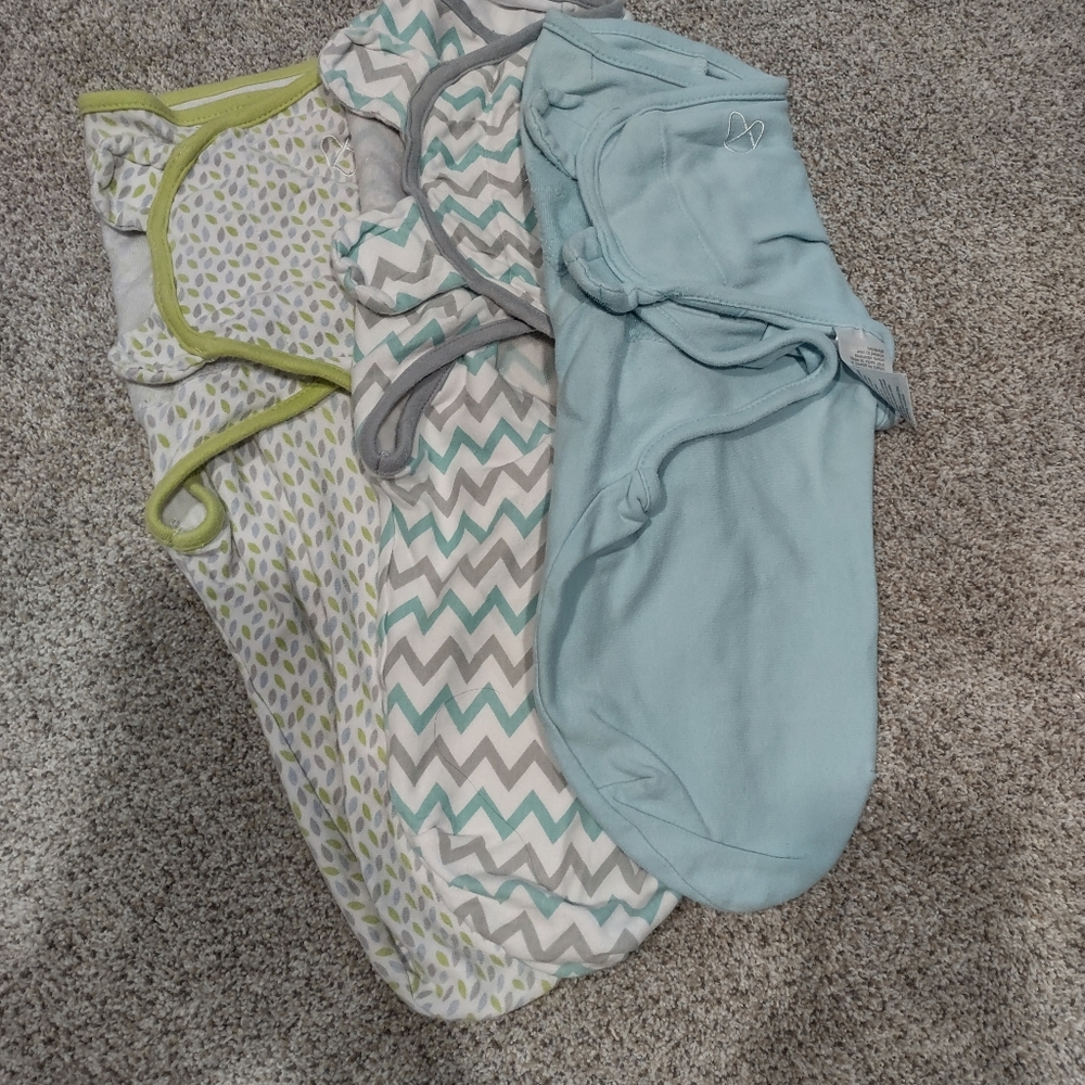 Lot of 3 SwaddleMe swaddles